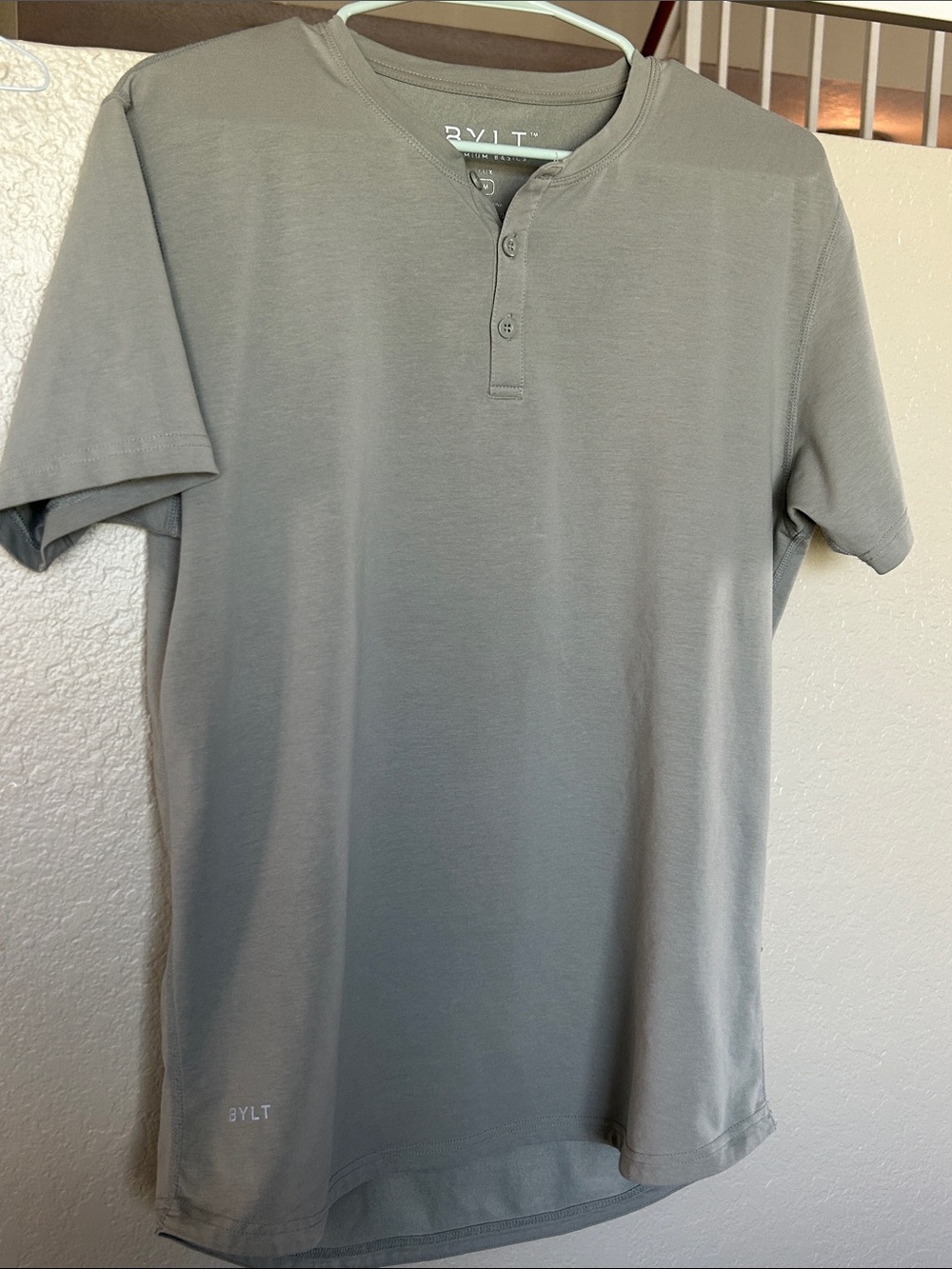 BYLT Men's Size M Henley T